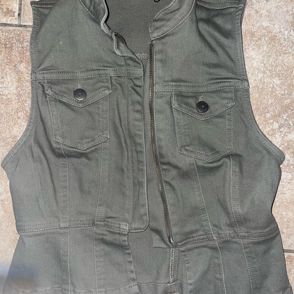 Vest - Picture 1 of 3
